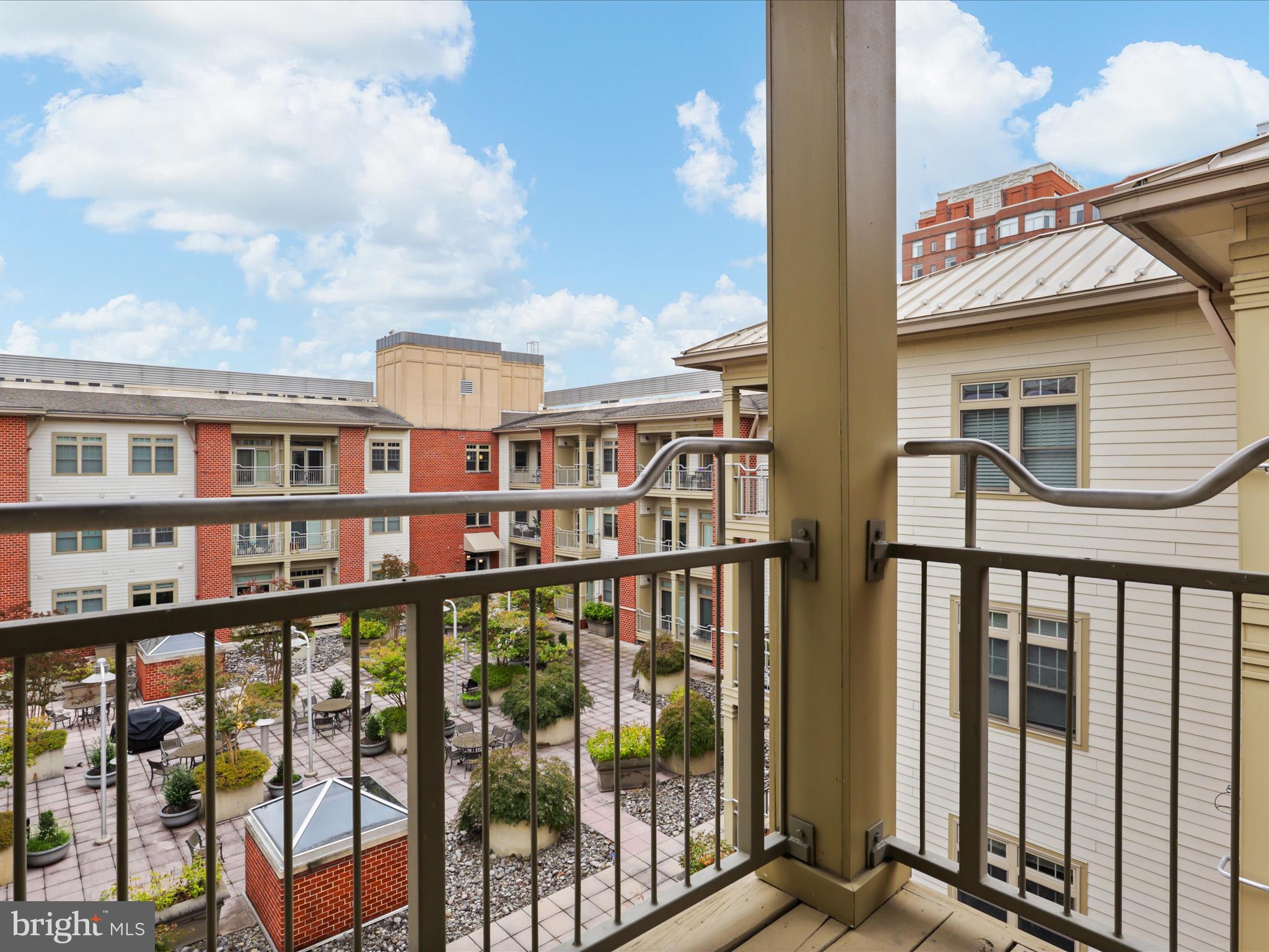 THE ROYALTON - Residential