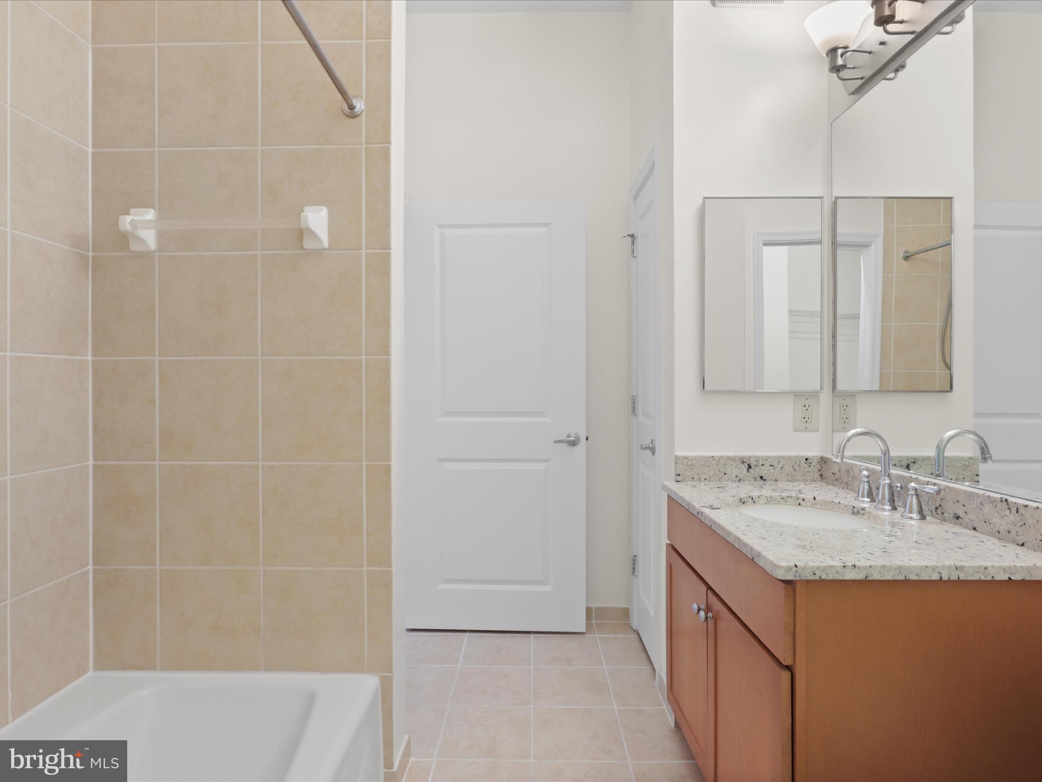 THE ROYALTON - Residential