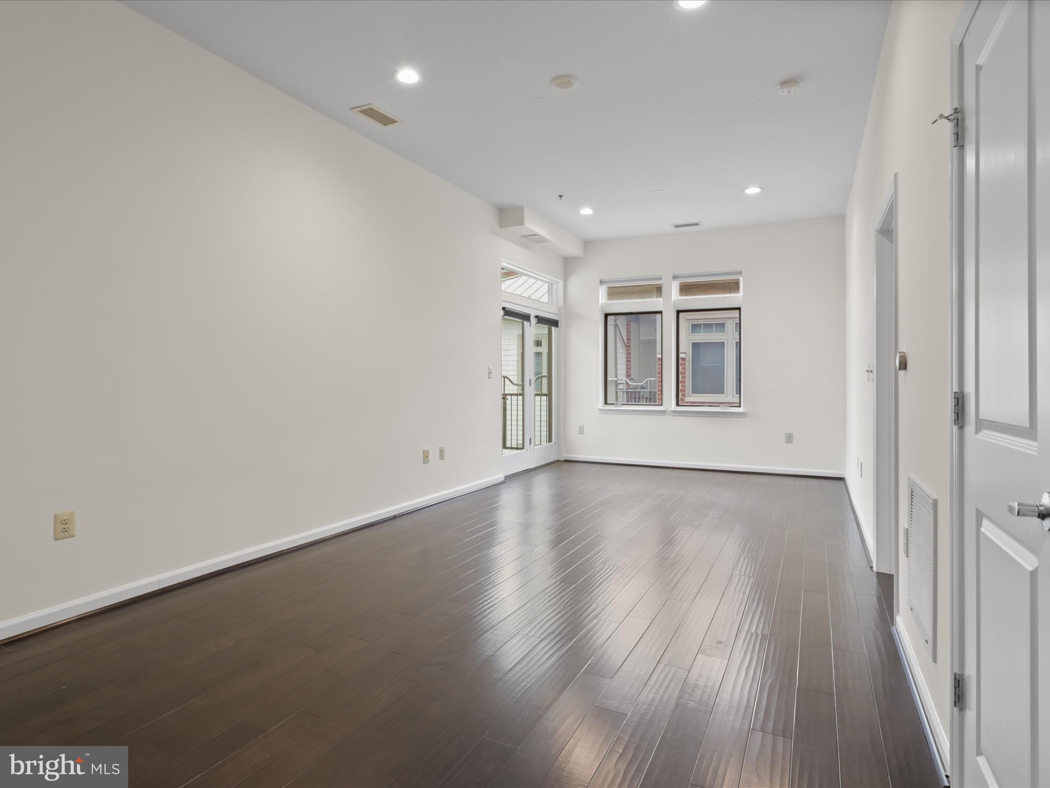 THE ROYALTON - Residential
