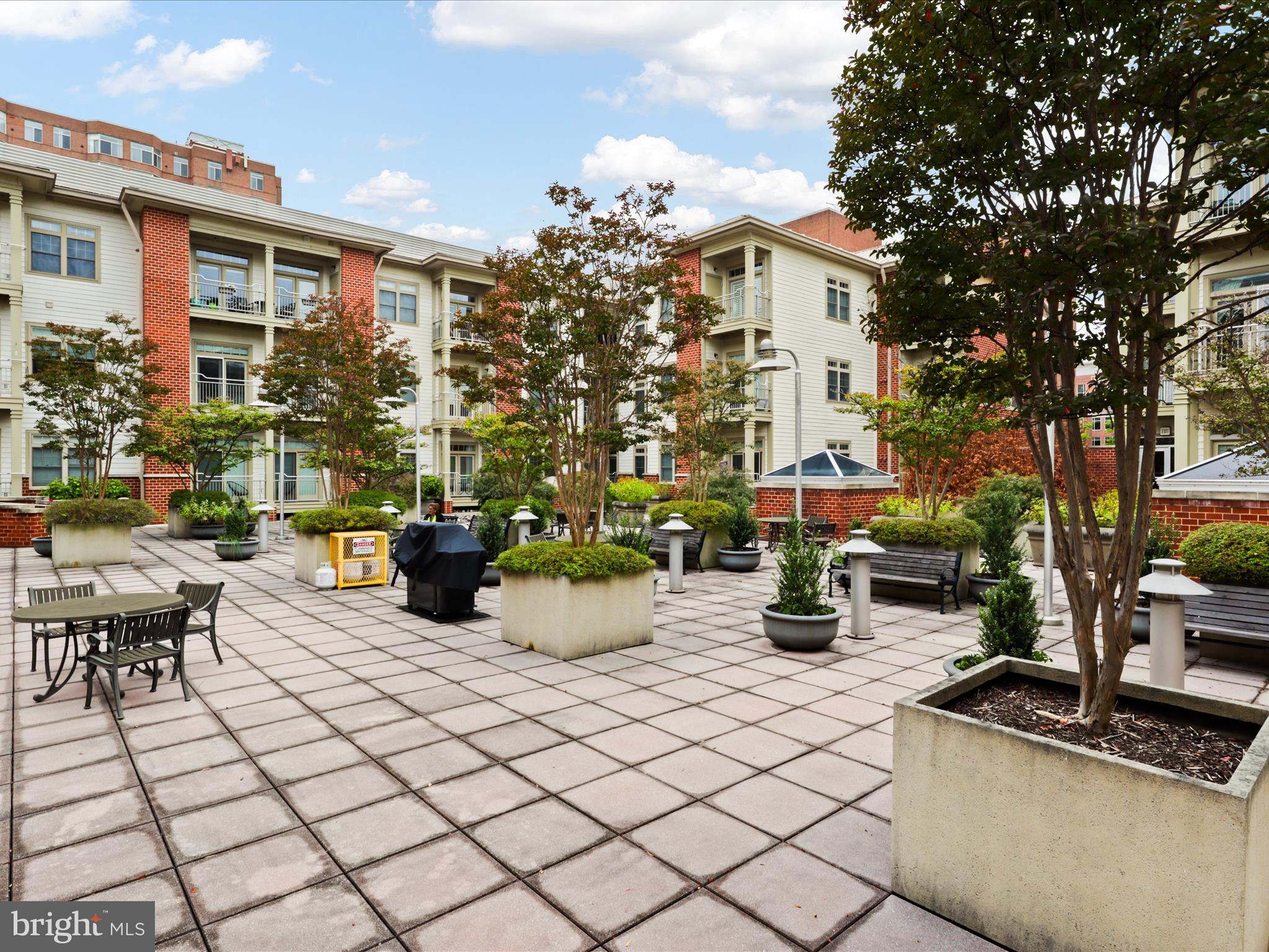THE ROYALTON - Residential