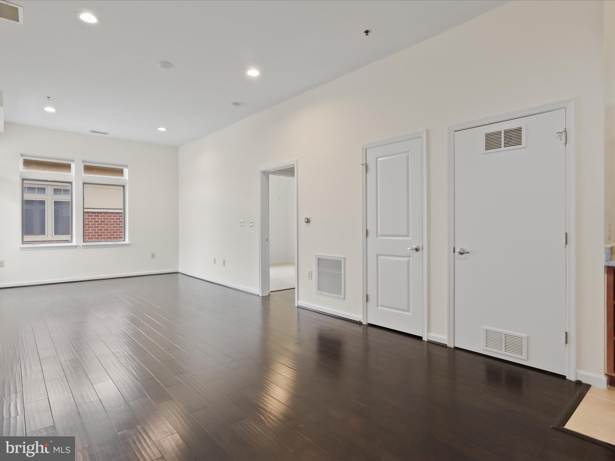 THE ROYALTON - Residential