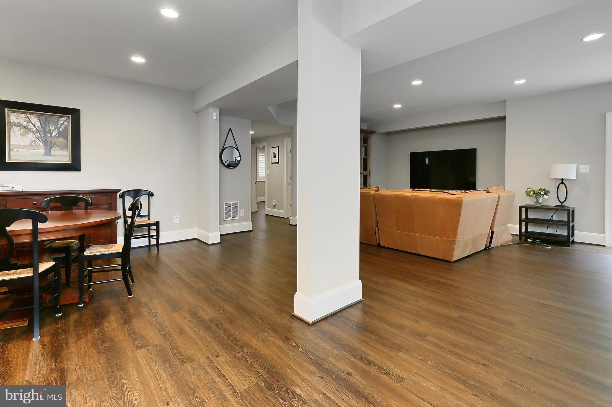 VIENNA WOODS - Residential