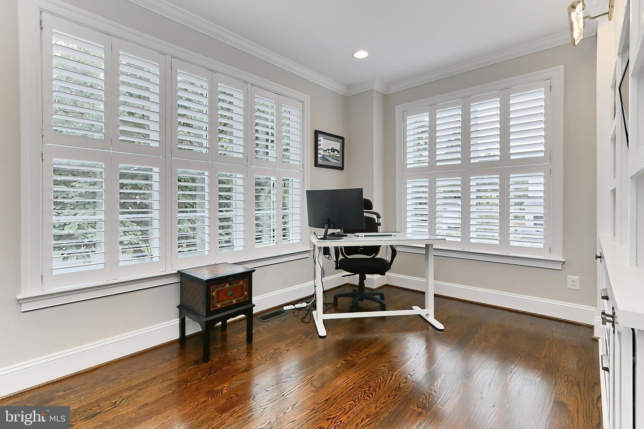 VIENNA WOODS - Residential