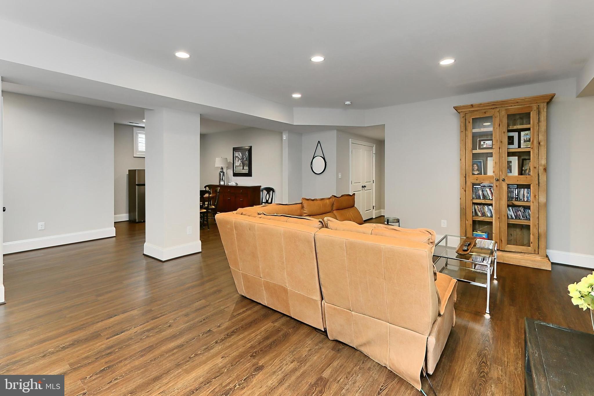 VIENNA WOODS - Residential