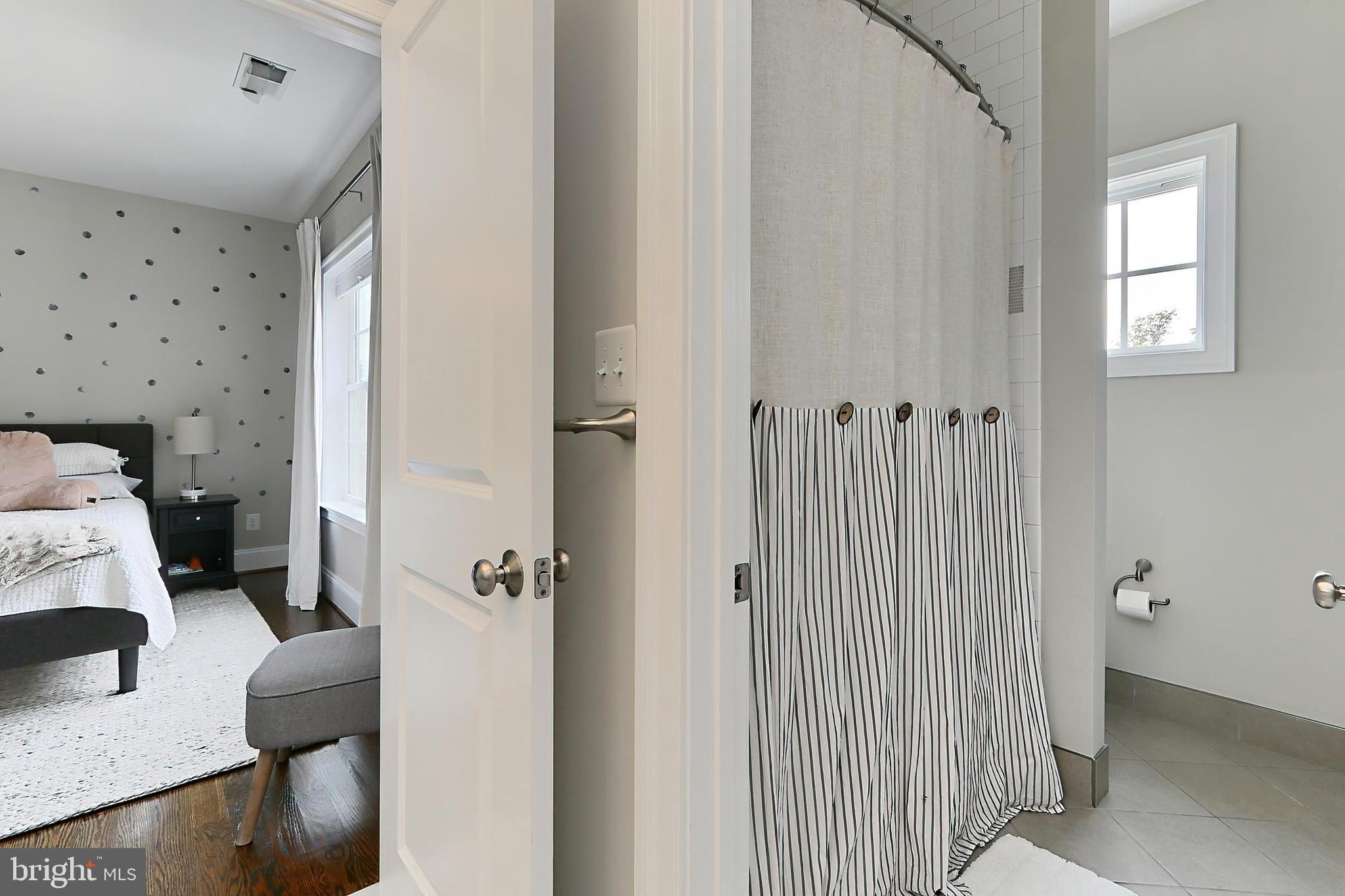 VIENNA WOODS - Residential