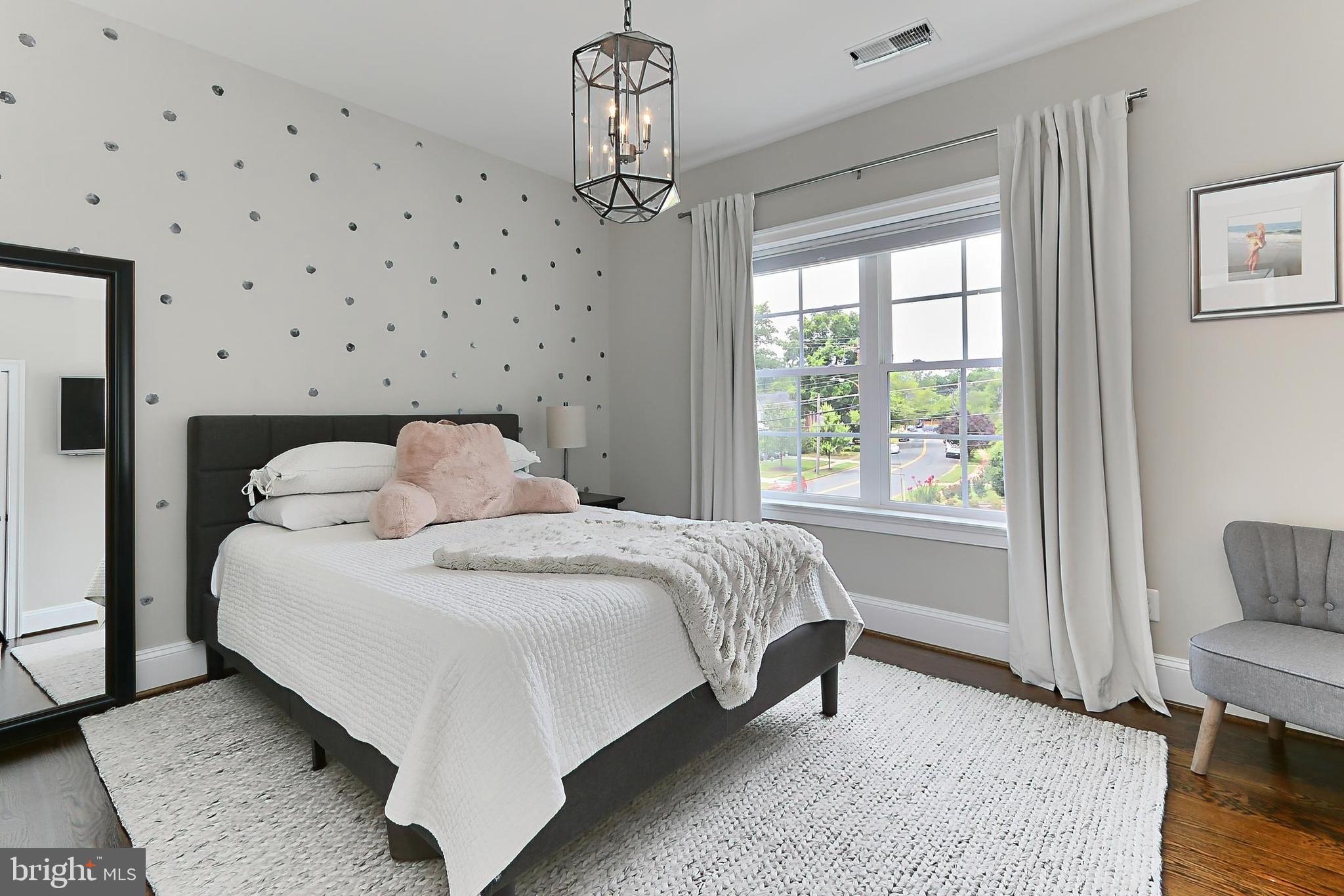 VIENNA WOODS - Residential