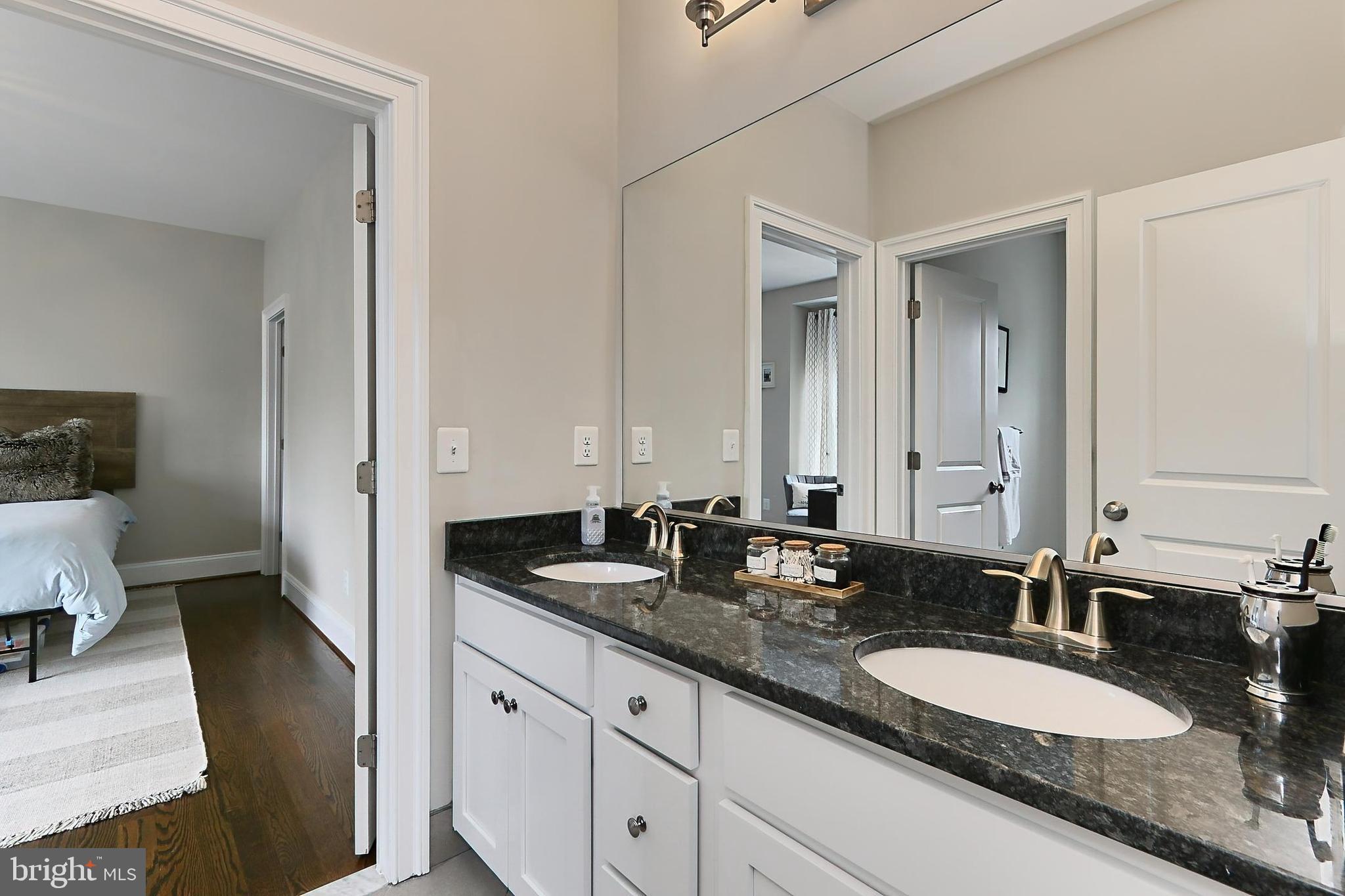 VIENNA WOODS - Residential