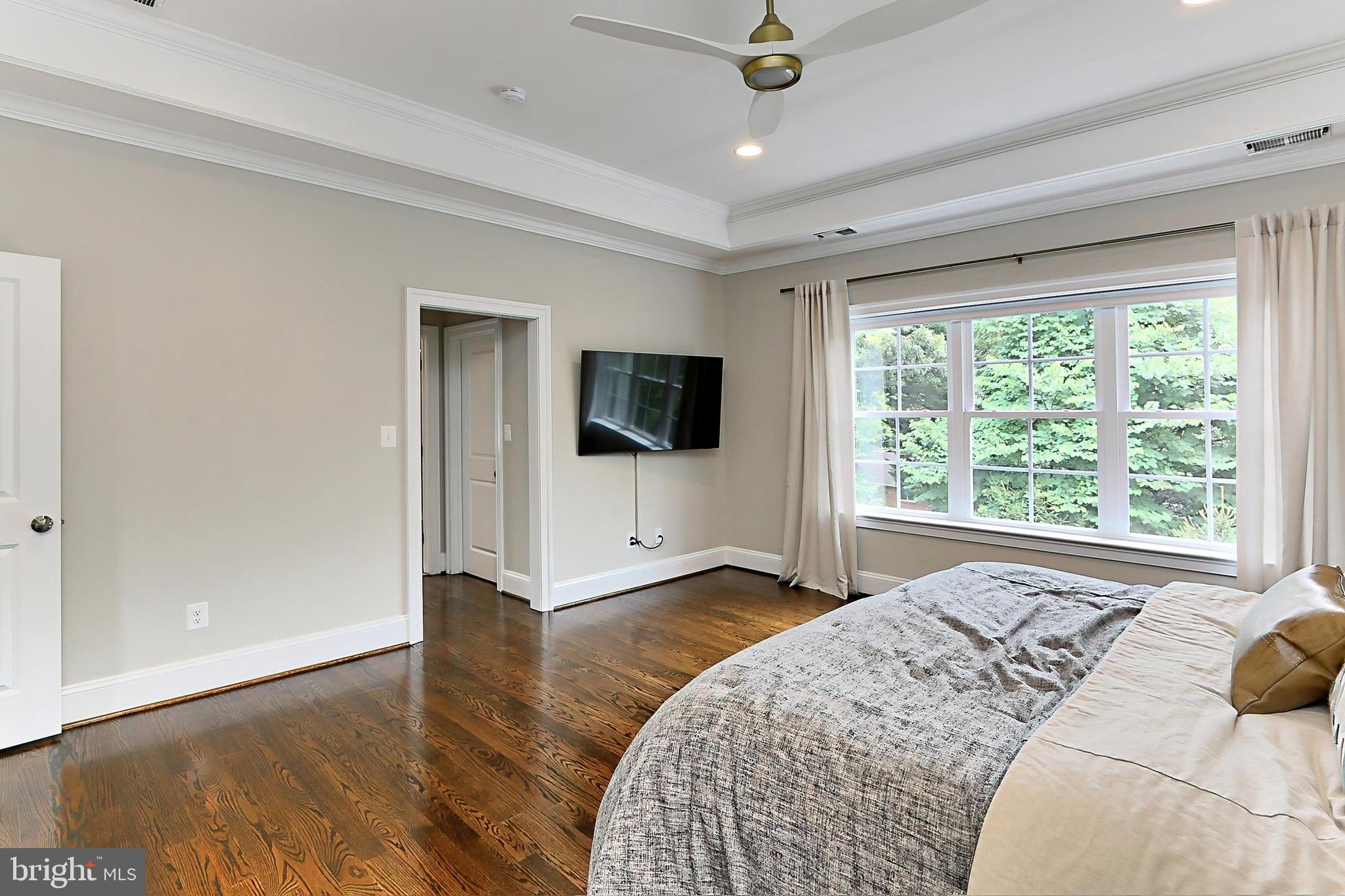 VIENNA WOODS - Residential