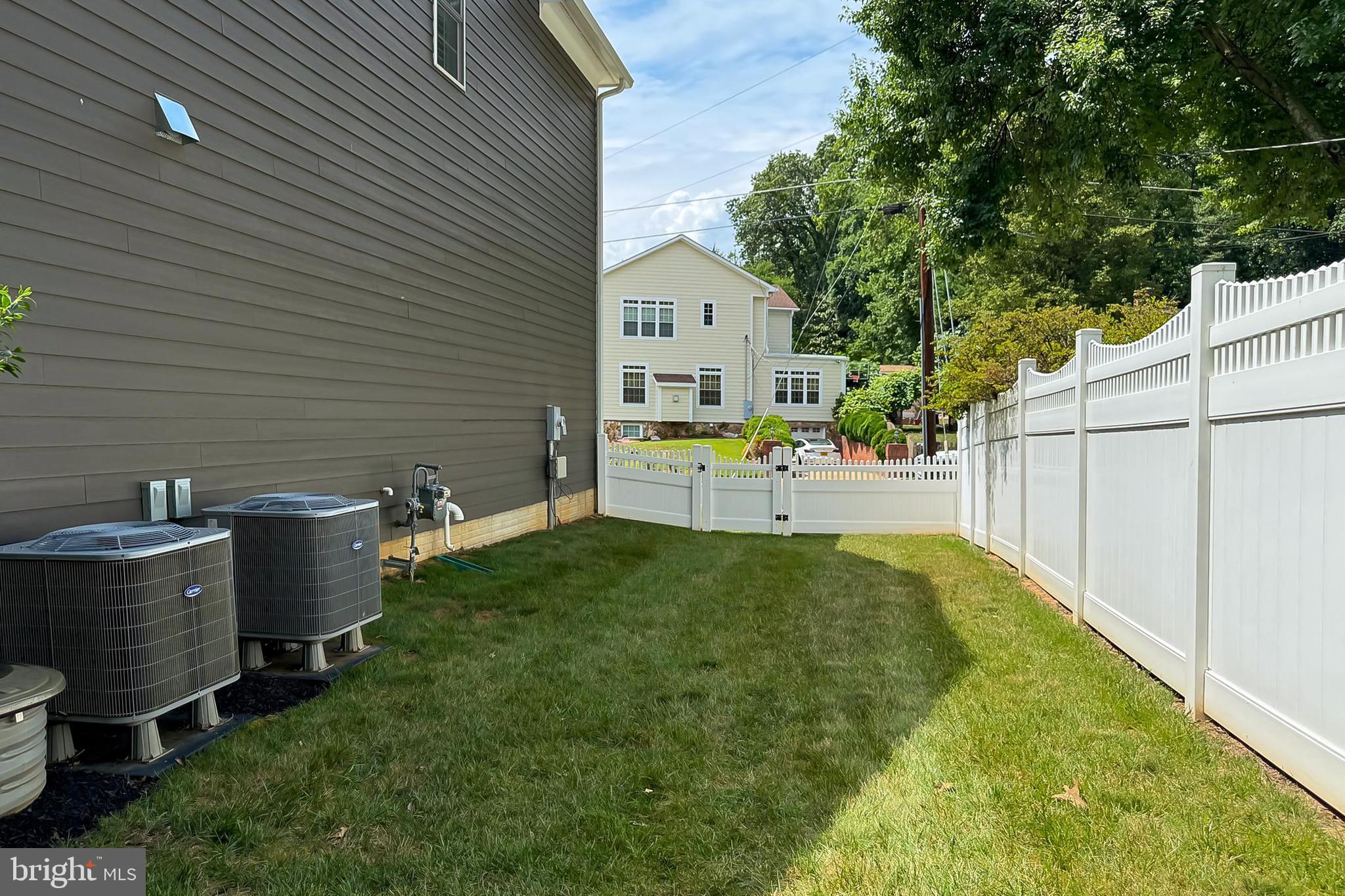 VIENNA WOODS - Residential