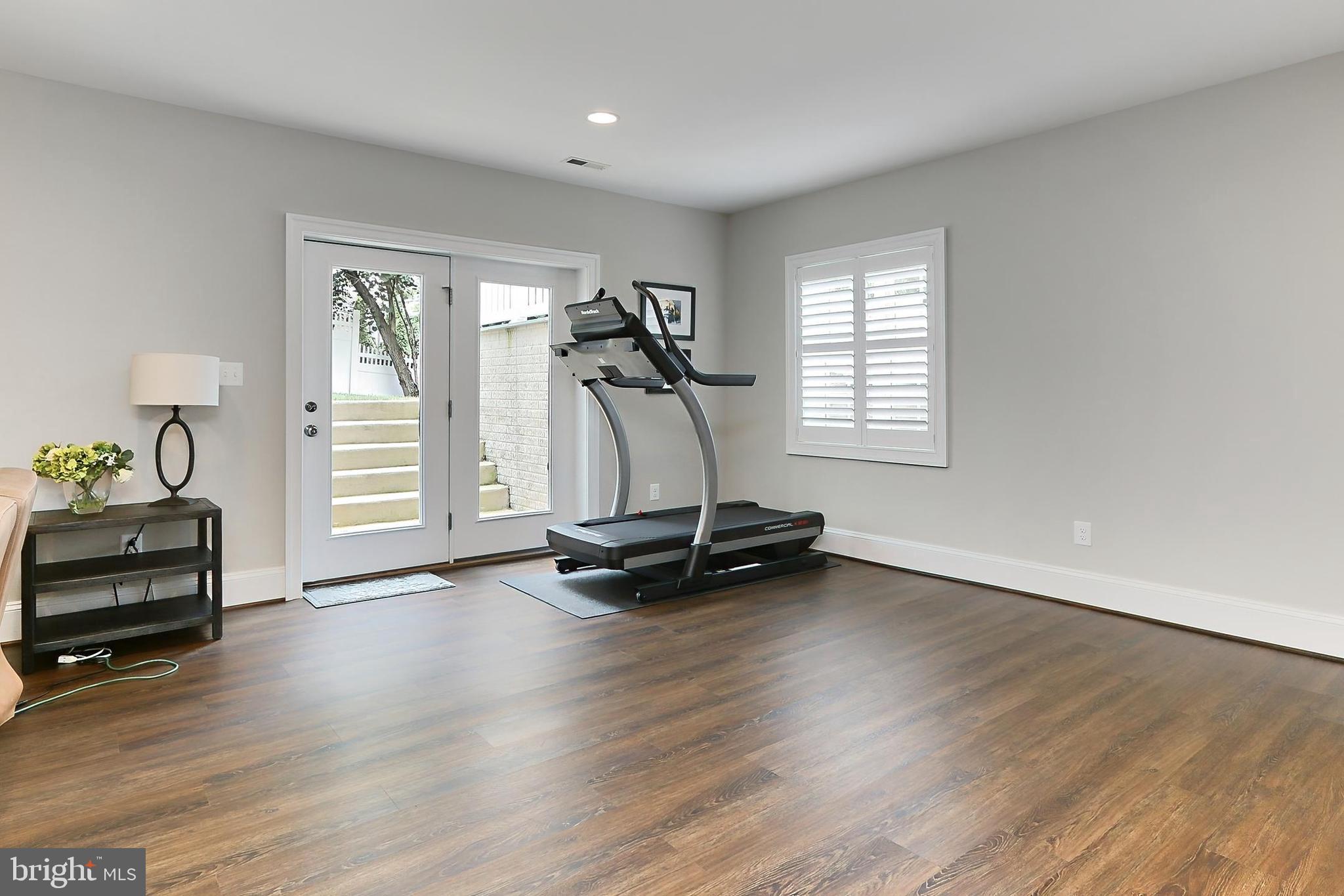 VIENNA WOODS - Residential