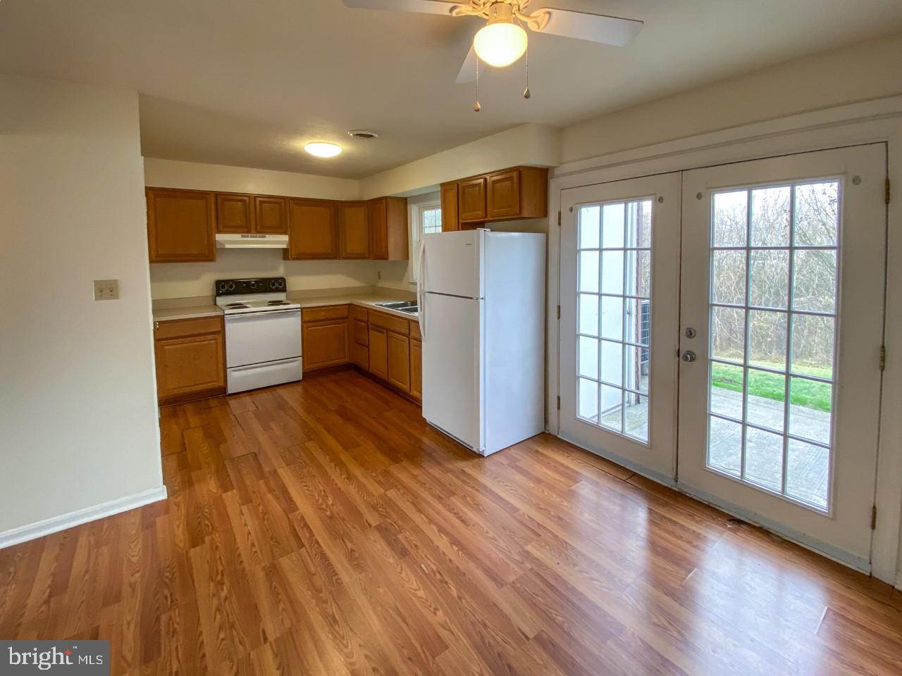 ASH HOLLOW ESTATES - Residential Lease