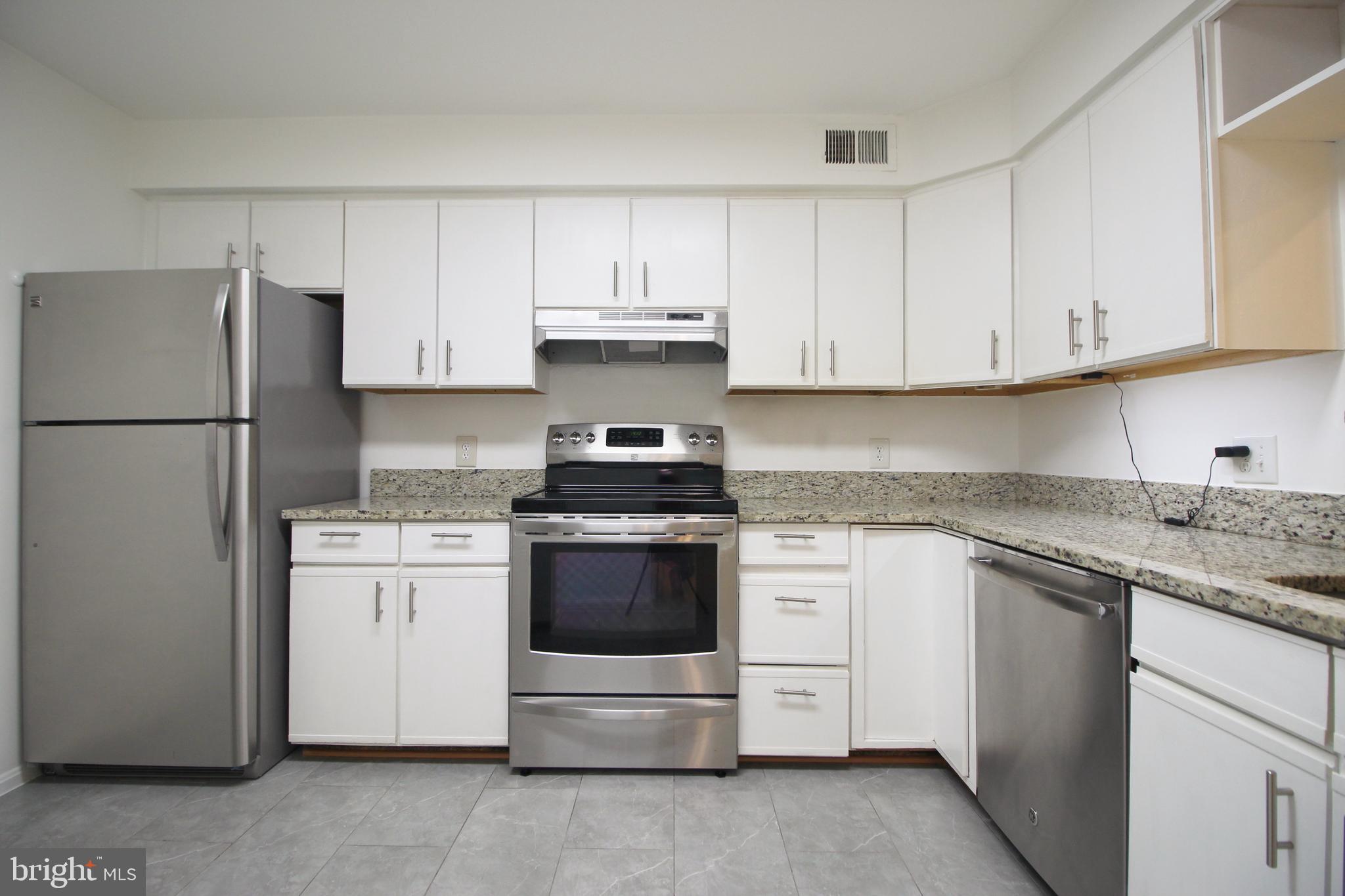 BRISTOL HOUSE - Residential Lease