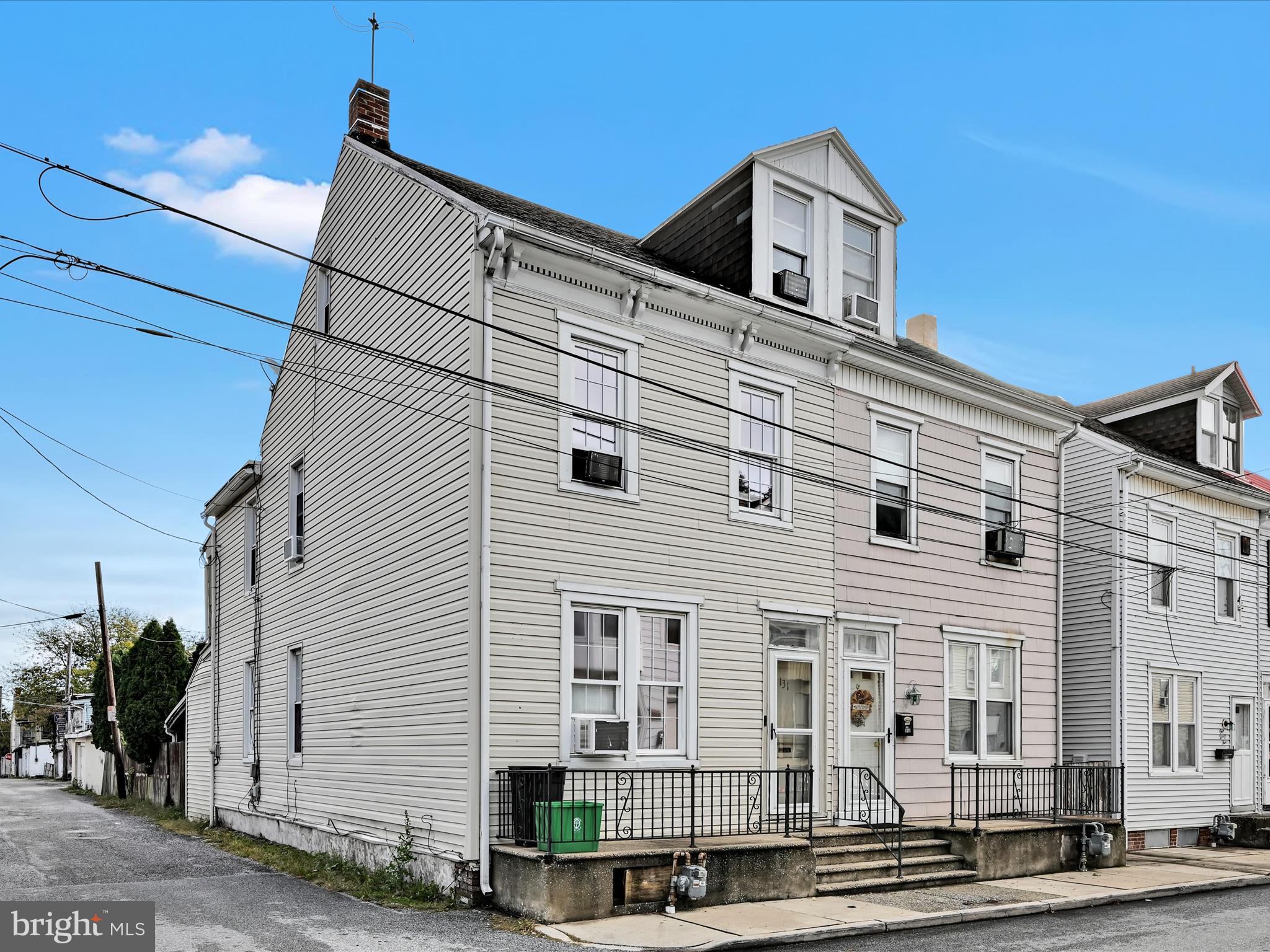 131 N CEDAR STREET