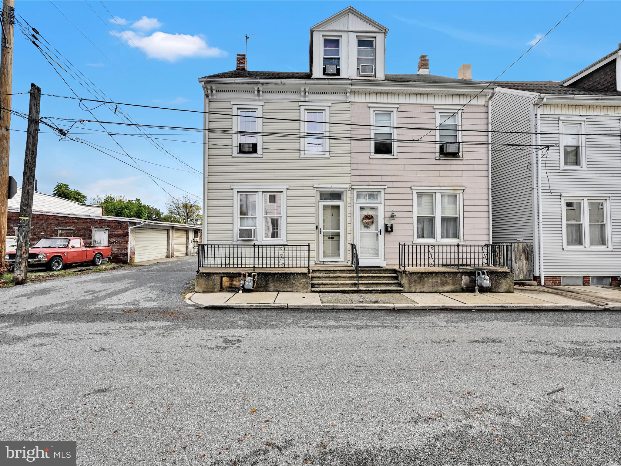 131 N CEDAR STREET