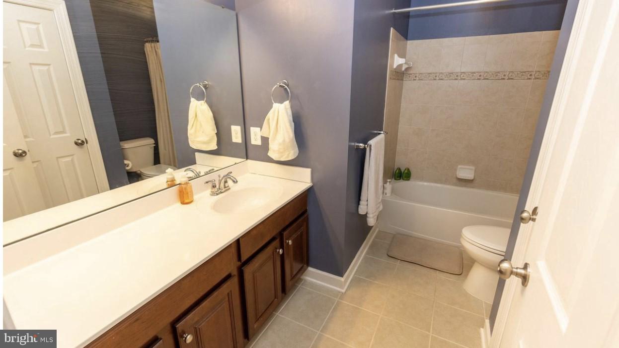 VILLAGES OF URBANA - Residential Lease