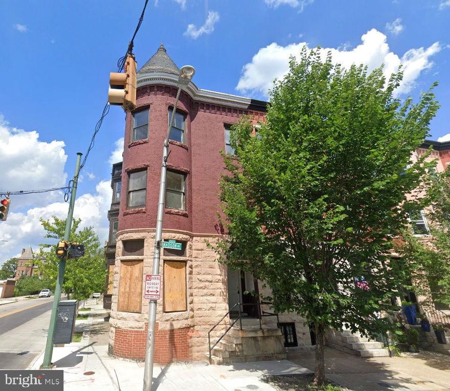 Wonderful opportunity to own or invest in this end of the group townhome in Reservoir Hill. Enjoy the spacious room sizes,  large fenced rear and full basement that can be used as additional storage. Great location - near schools, park, lake and major commuter routes.
