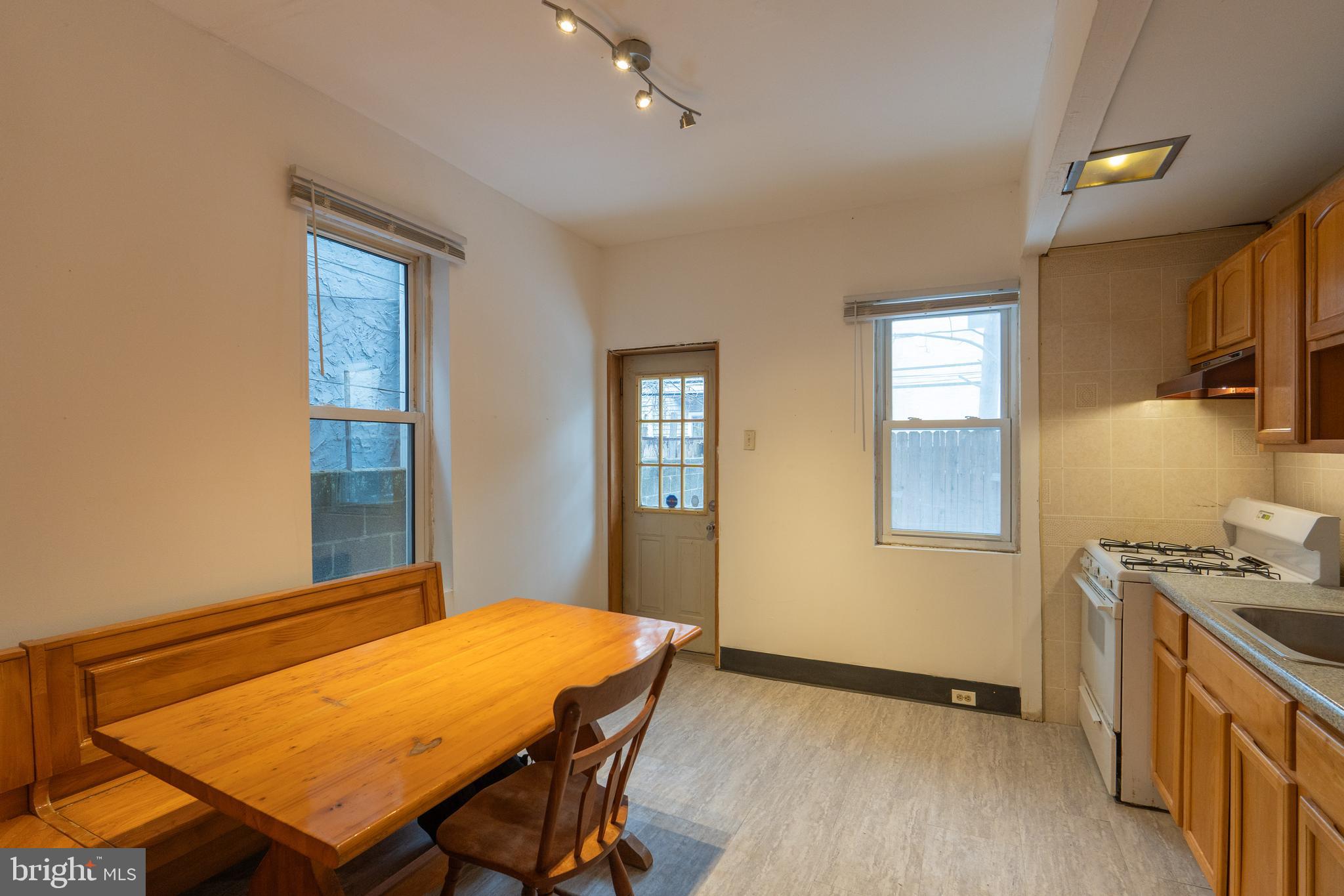 POINT BREEZE - Residential Lease