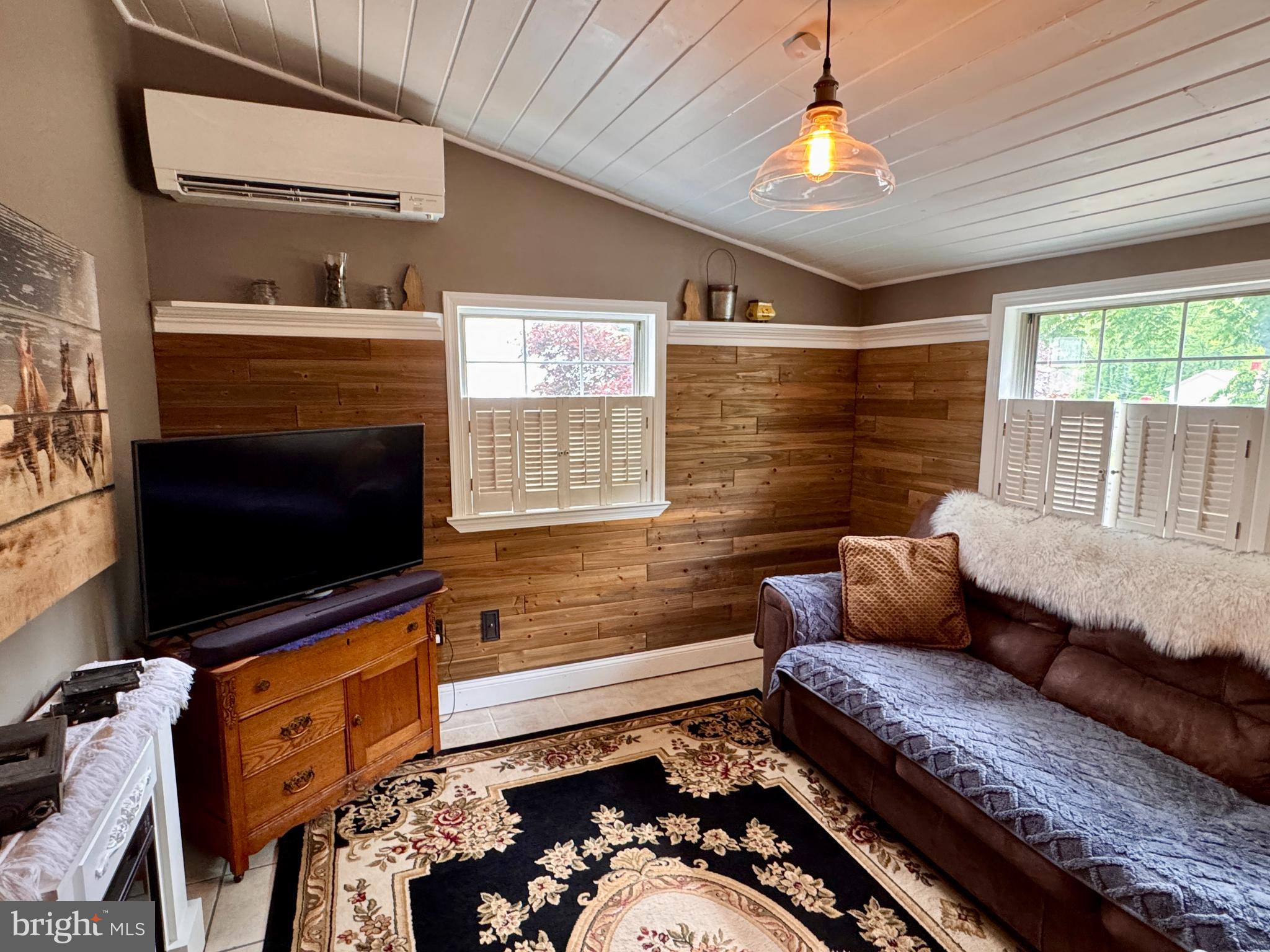 CHARLES TOWN - Residential