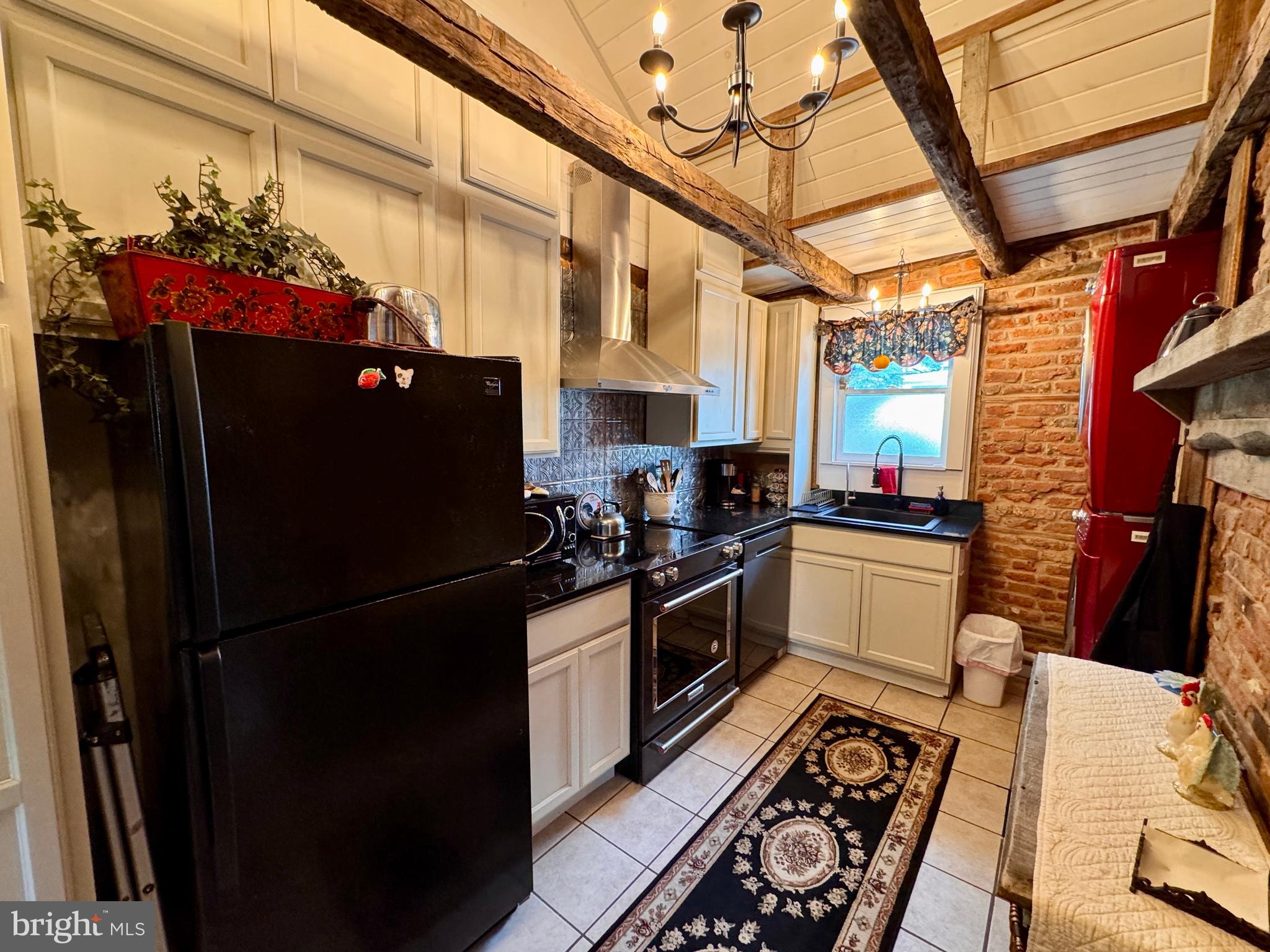 CHARLES TOWN - Residential