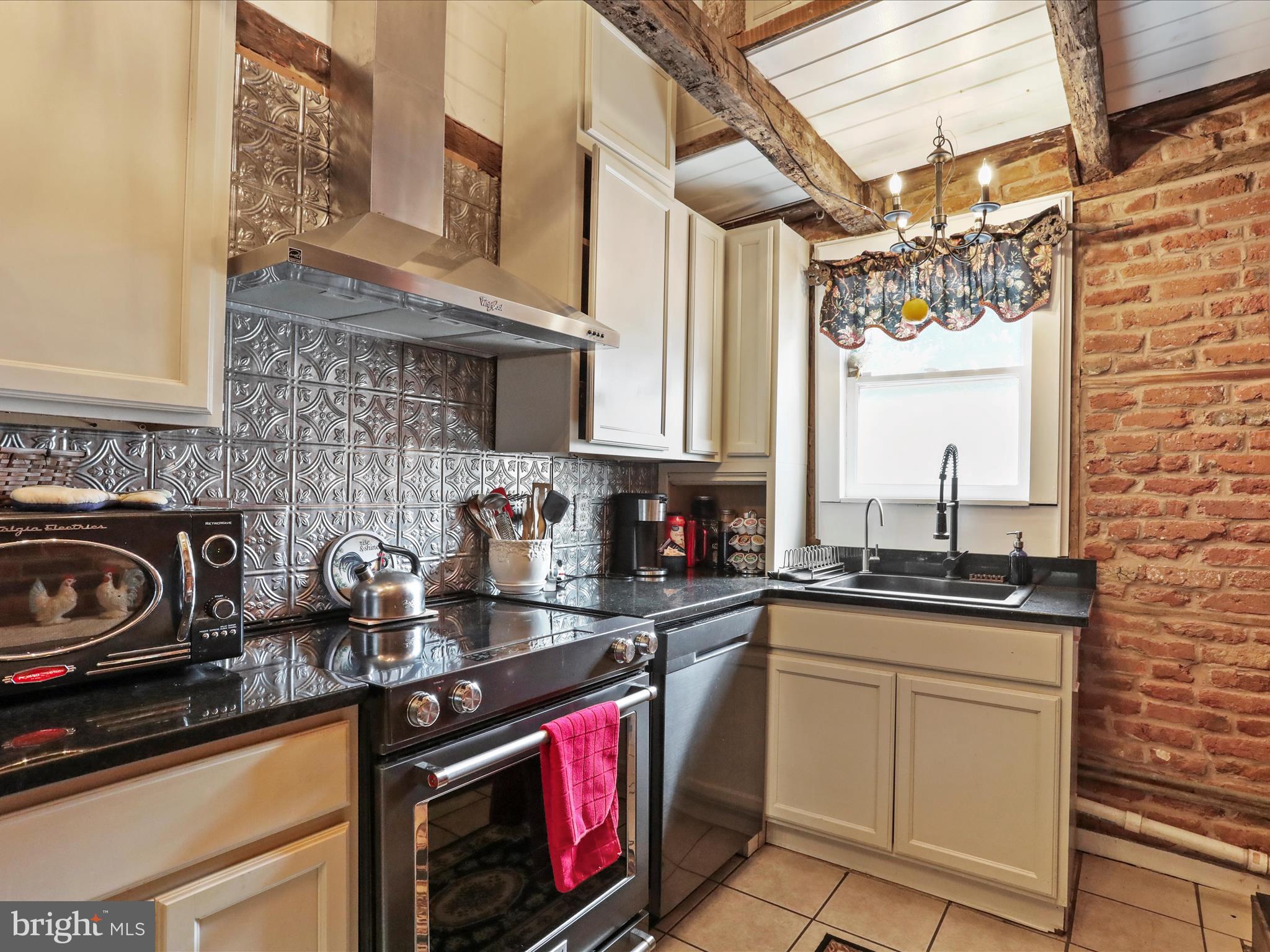 CHARLES TOWN - Residential