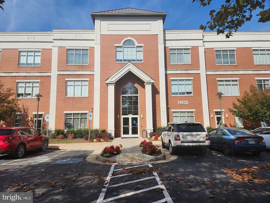 Two offices, reception, large waiting area, and filing/work room.

Easy access to Rt 7, Loudoun County Pkwy

Located near Dulles Airport, Retail and Restaurants.  

Space is in excellent condition with central air and heating.