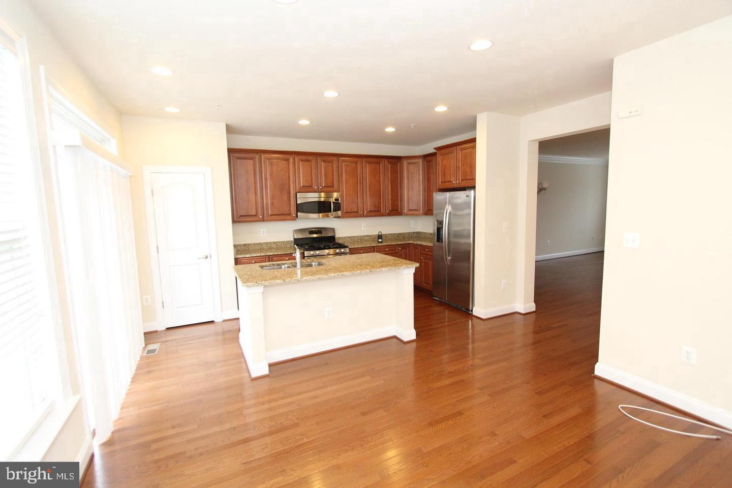 RESERVE AT TYSONS CORNER - Residential Lease