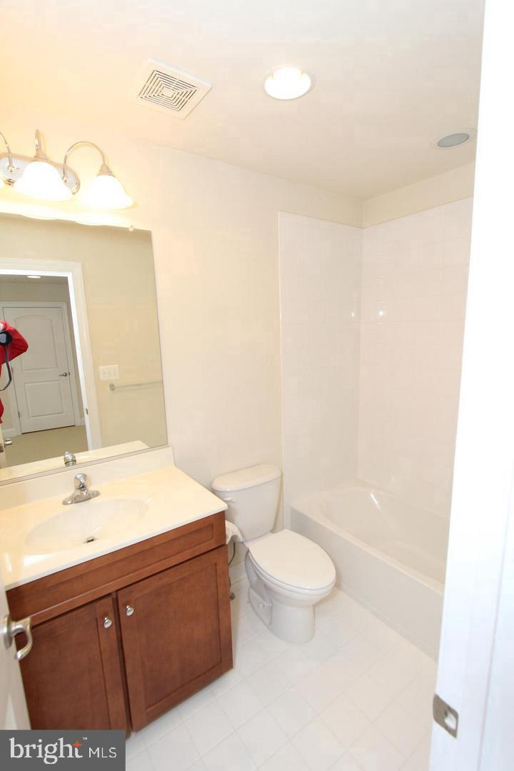 RESERVE AT TYSONS CORNER - Residential Lease