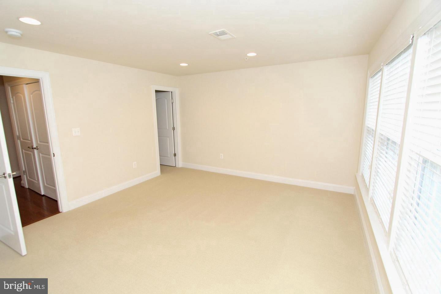 RESERVE AT TYSONS CORNER - Residential Lease