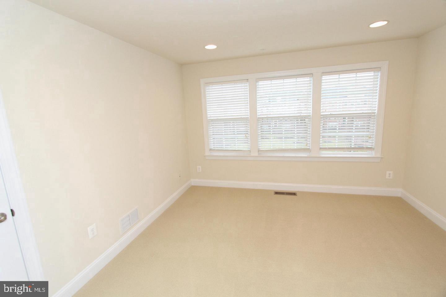 RESERVE AT TYSONS CORNER - Residential Lease