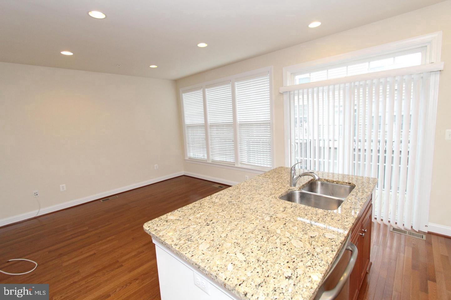 RESERVE AT TYSONS CORNER - Residential Lease