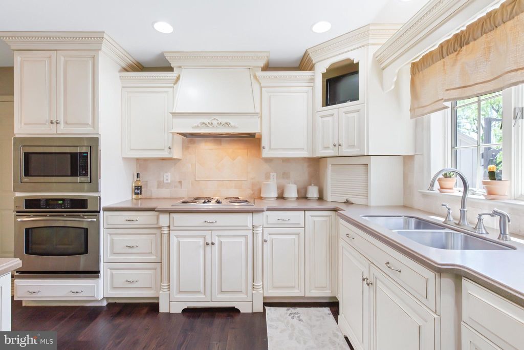 Photo of 156 Park Place, Landisville, PA 17538 (MLS # PALA2052334)