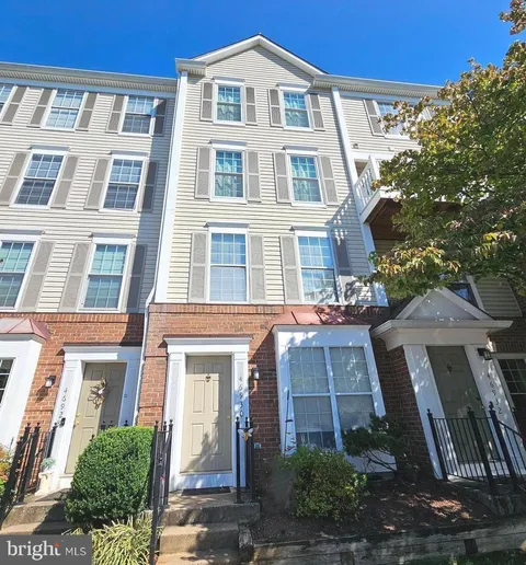 46930 Courtyard Square, Sterling, VA MLS: VALO2092984