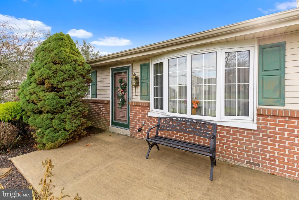 Photo of 1915 White Oak Road, STRASBURG, PA 17579 (MLS # PALA2062122)