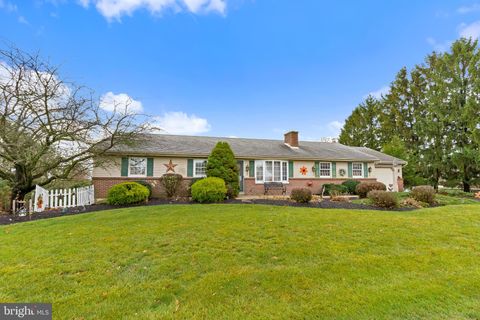 Photo of 1915 White Oak Road, STRASBURG, PA 17579 (MLS # PALA2062122)