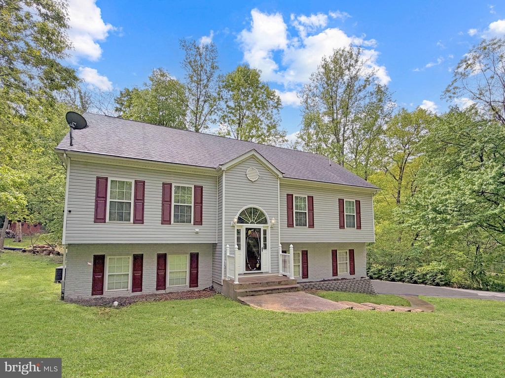 Photo of 25 High Knob Court, FRONT ROYAL, VA 22630 (MLS # VAWR2014362)