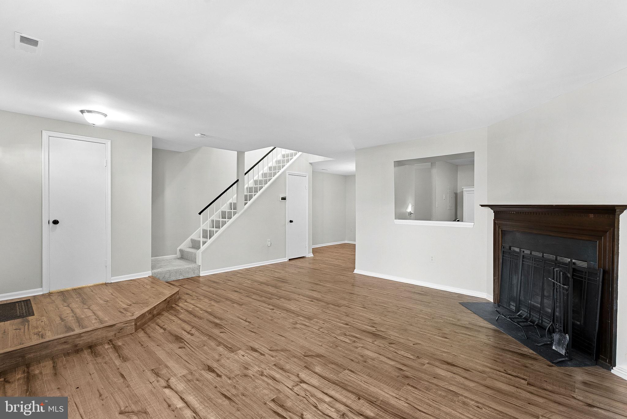 STONINGTON CONDOMINIUMS - Residential