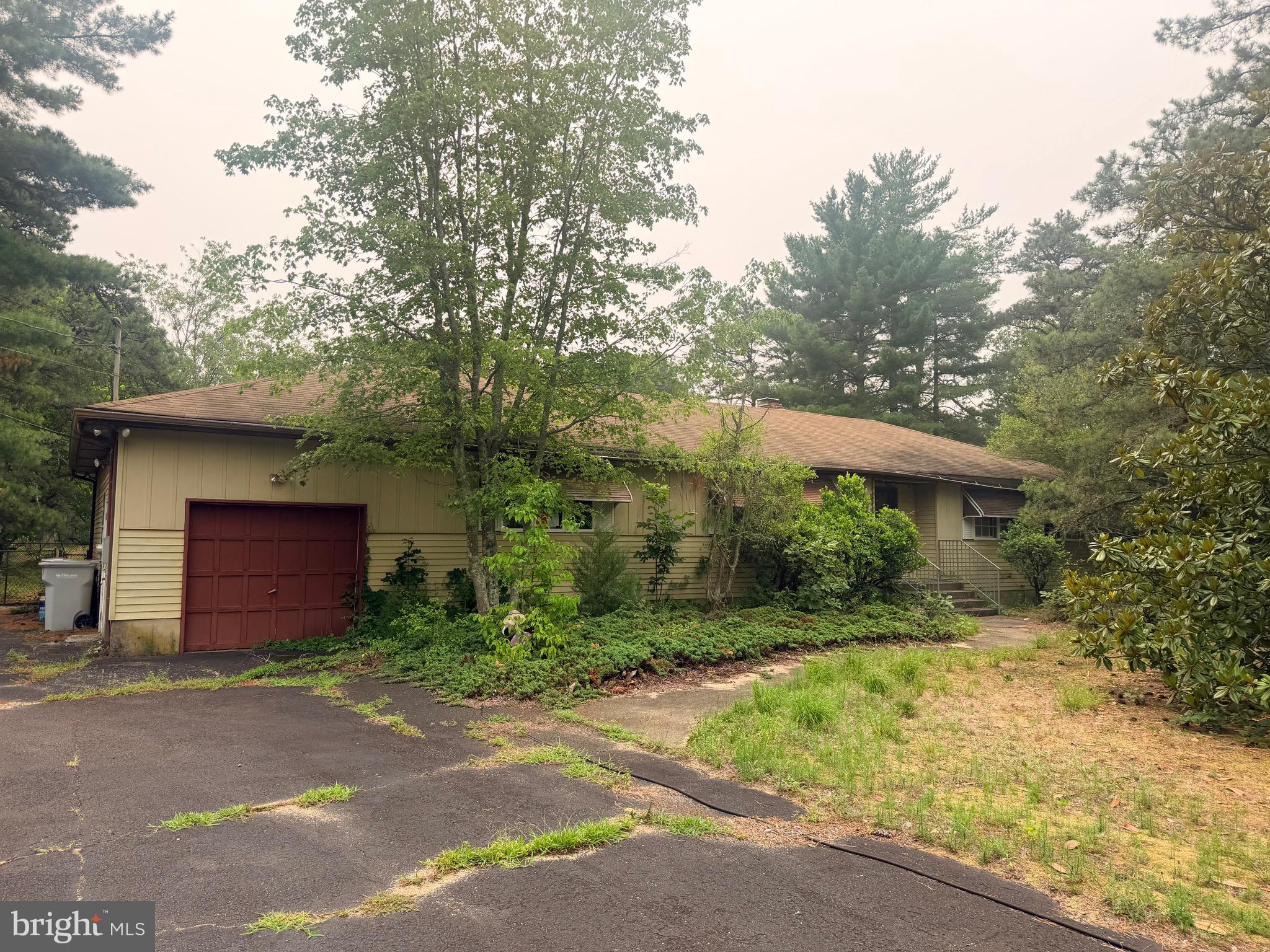 Photo 1 of 21 — 1719 MAURICE RIVER PKY, VINELAND, NJ 08360
