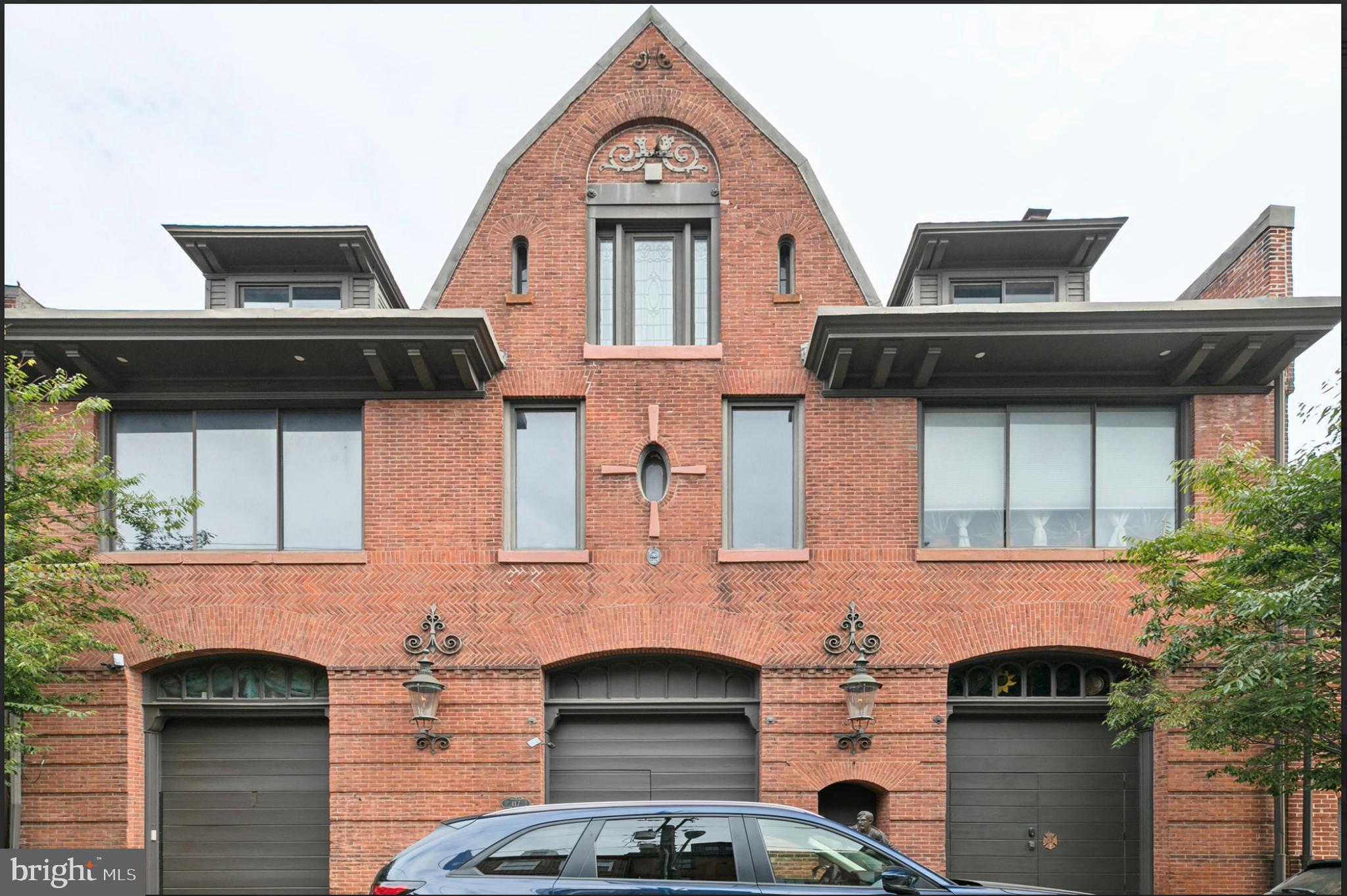 QUEEN VILLAGE - Residential