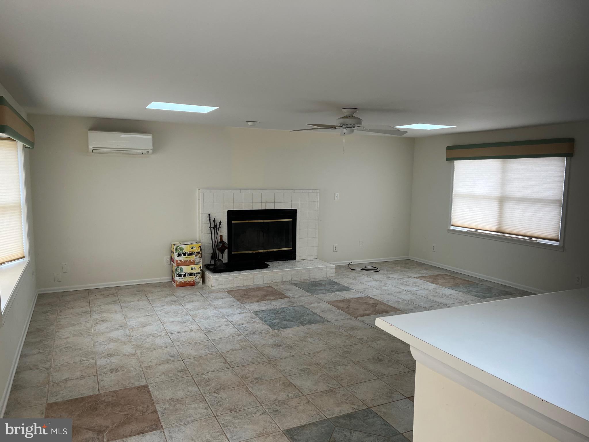 CAMELOT - Residential