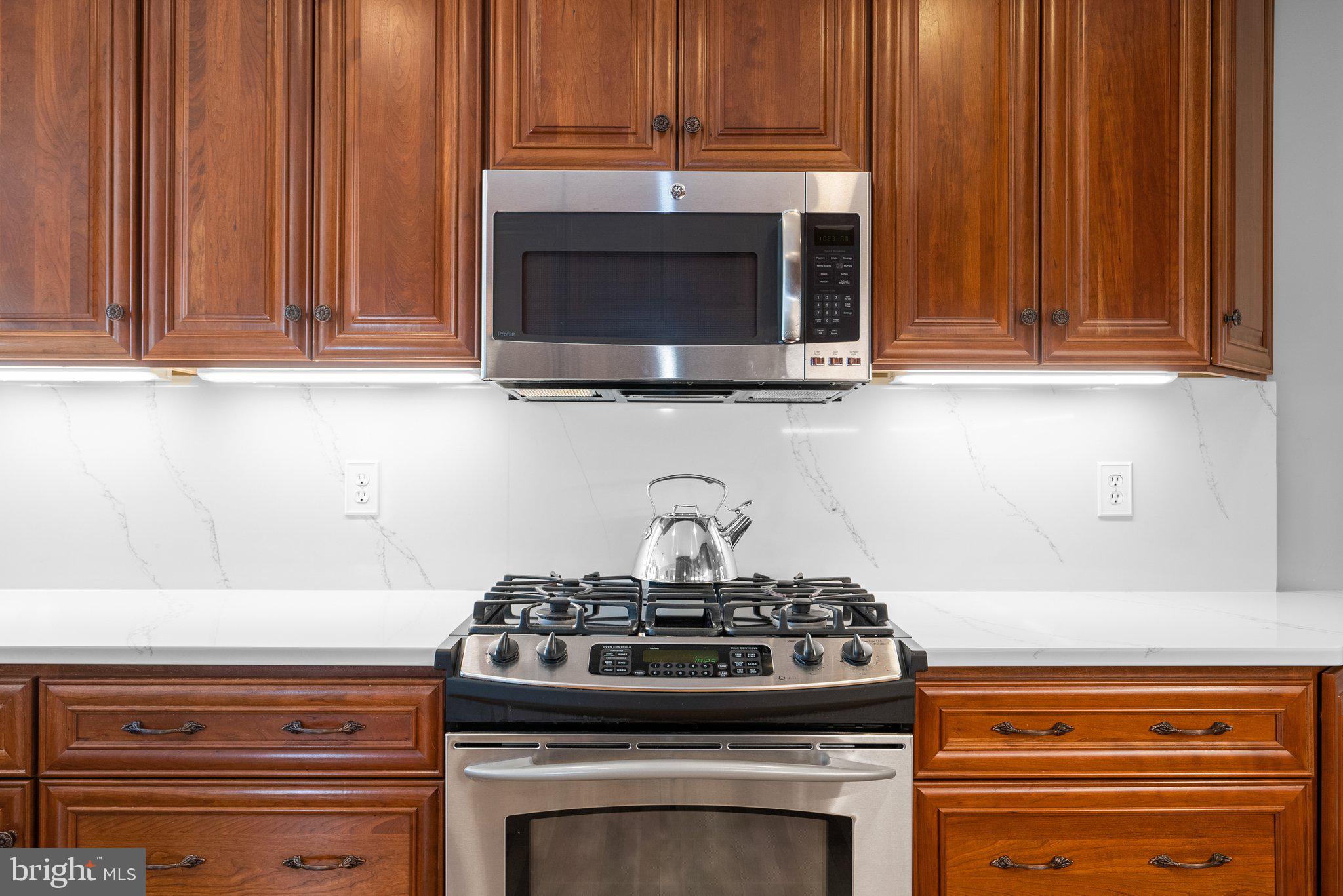 RIVERSIDE GARDENS - Residential