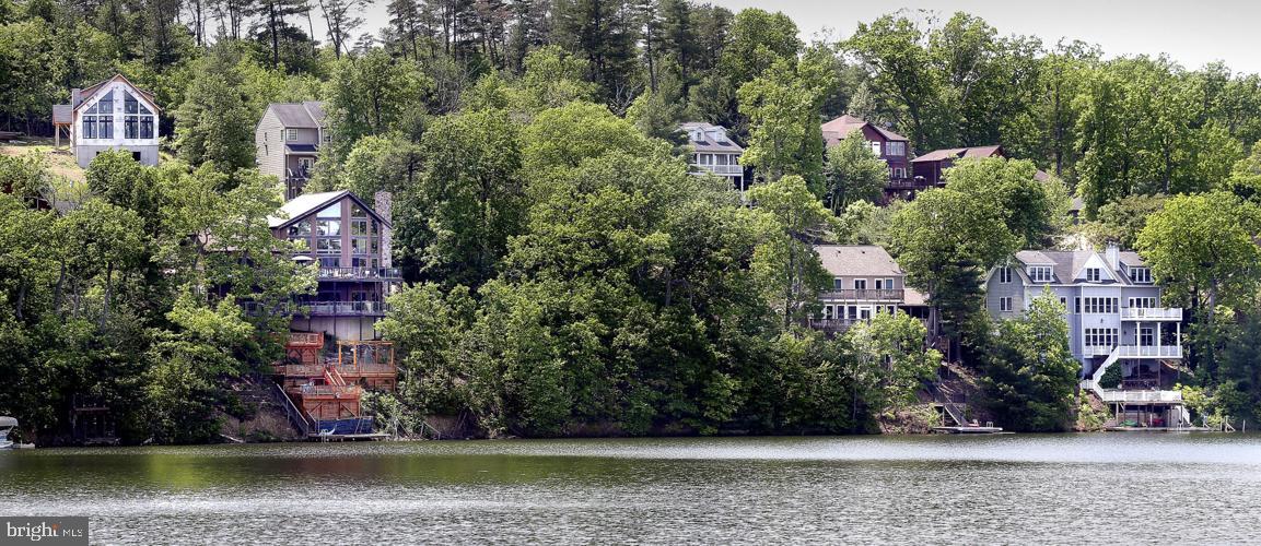 LAKE HOLIDAY ESTATES - Residential