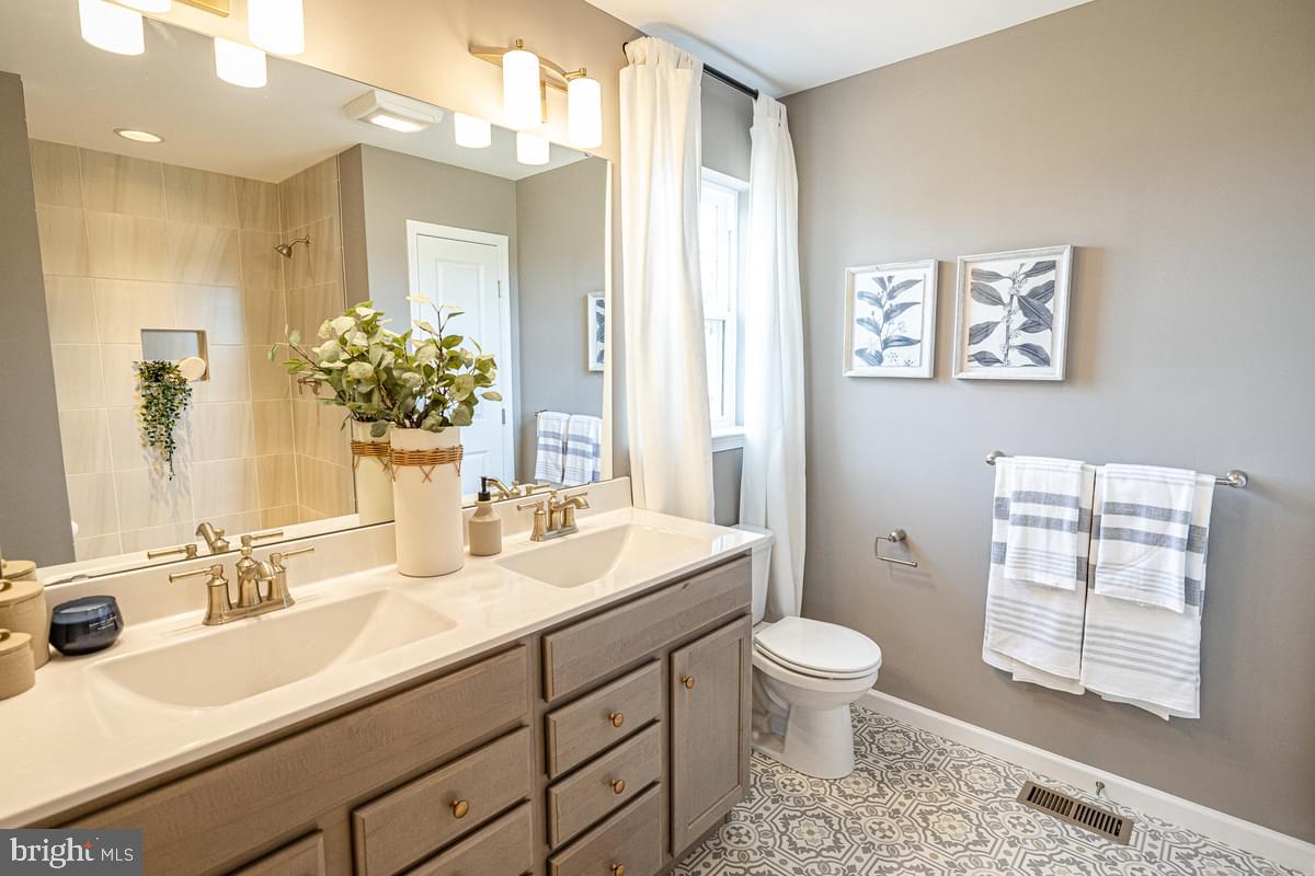 DICKINSON PLACE - Residential