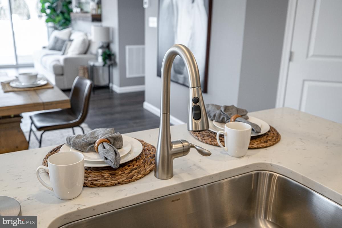 DICKINSON PLACE - Residential