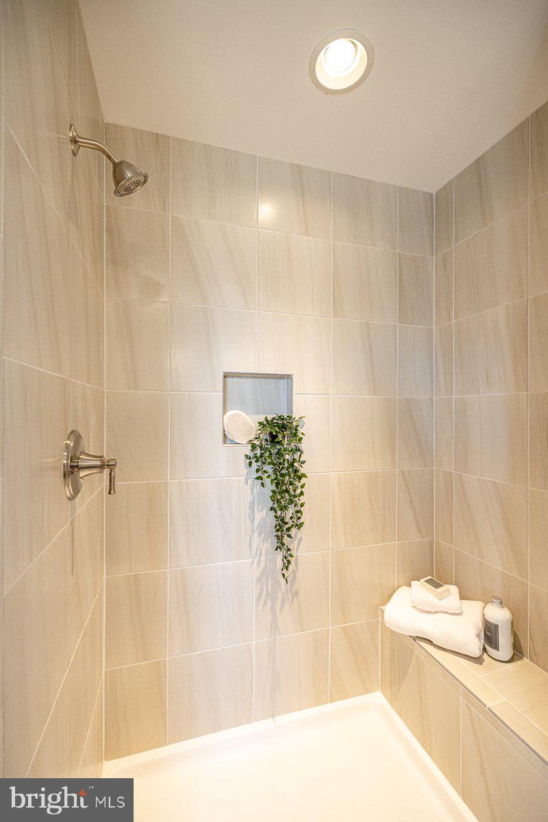 DICKINSON PLACE - Residential