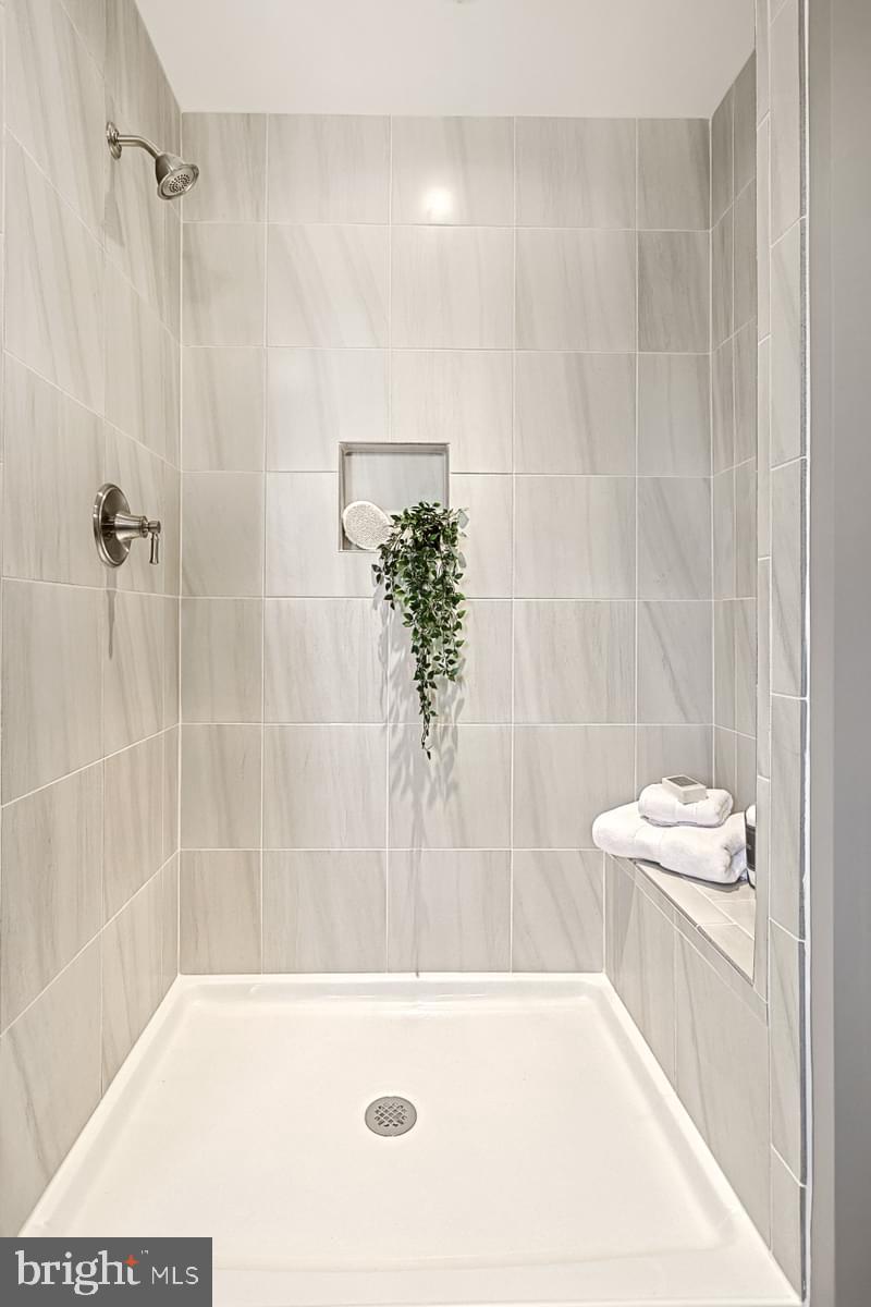 DICKINSON PLACE - Residential