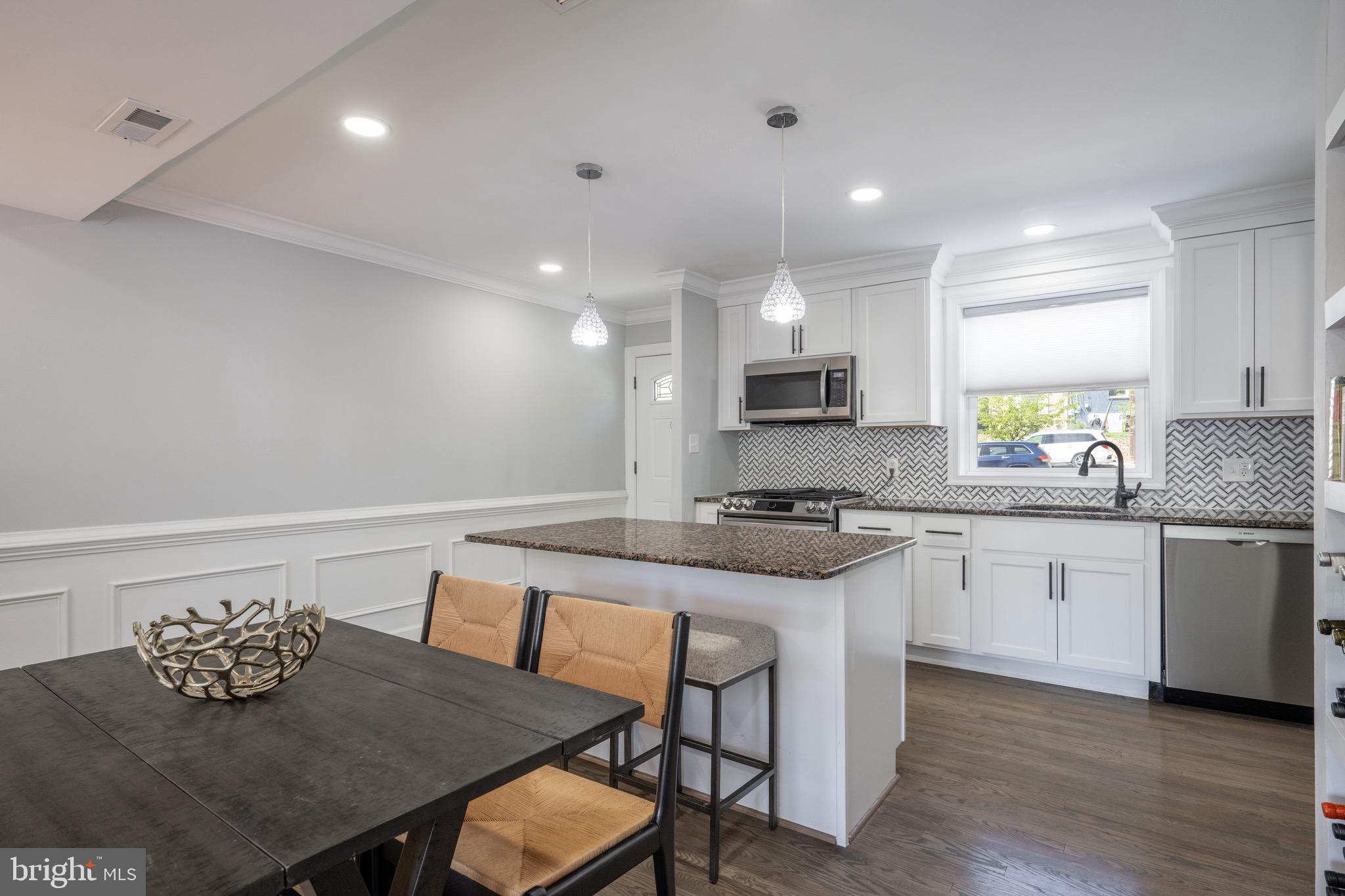 WARWICK VILLAGE - Residential