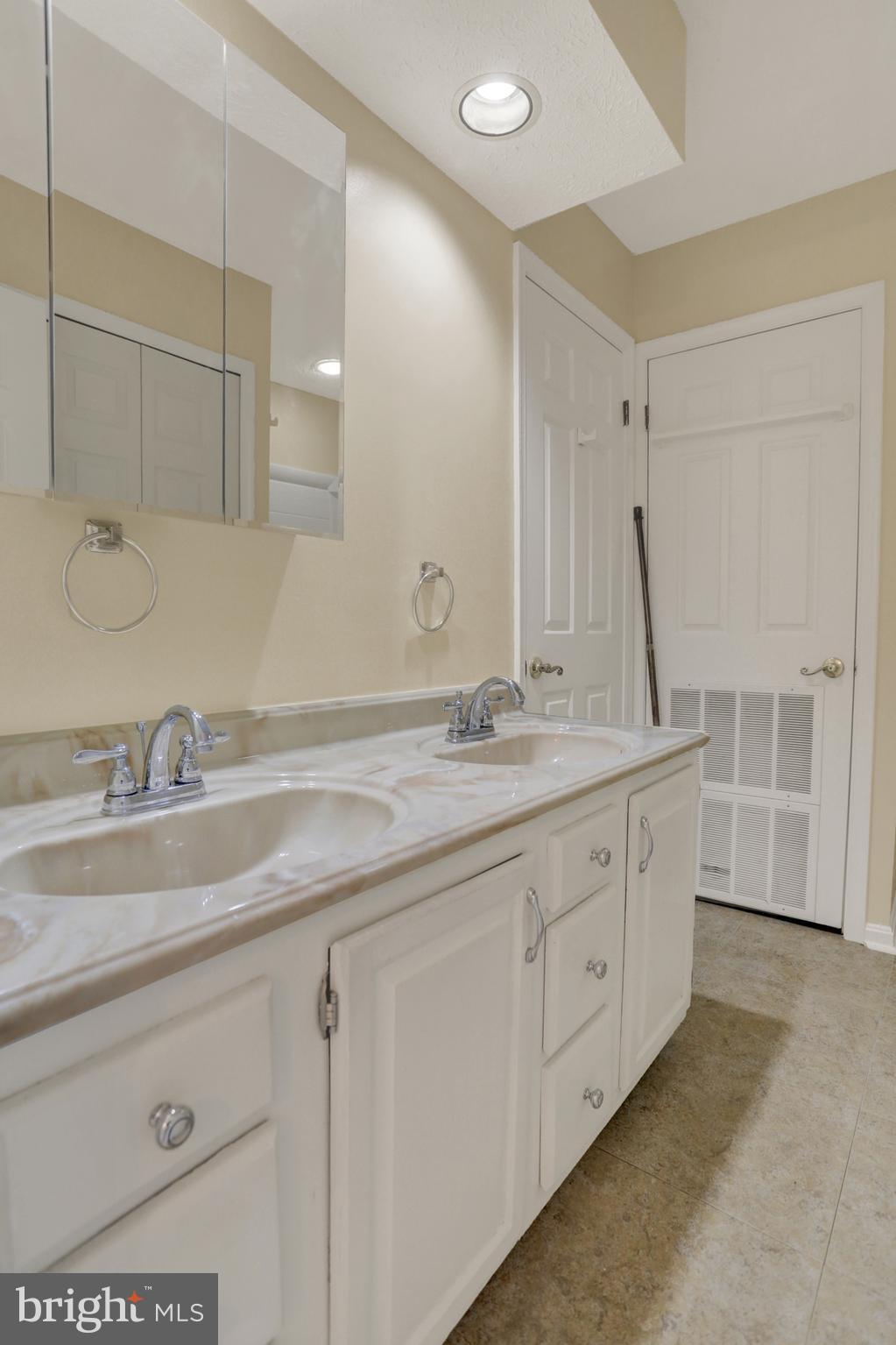 RIVERSIDE - Residential