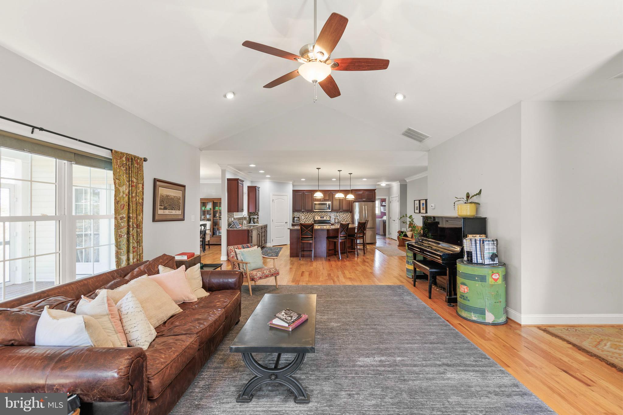 ABRAMS POINTE - Residential