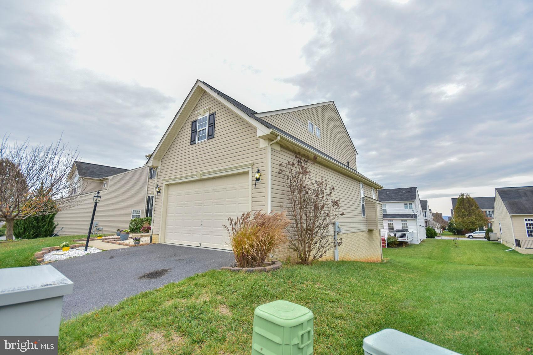 LAKELAND PLACE - Residential