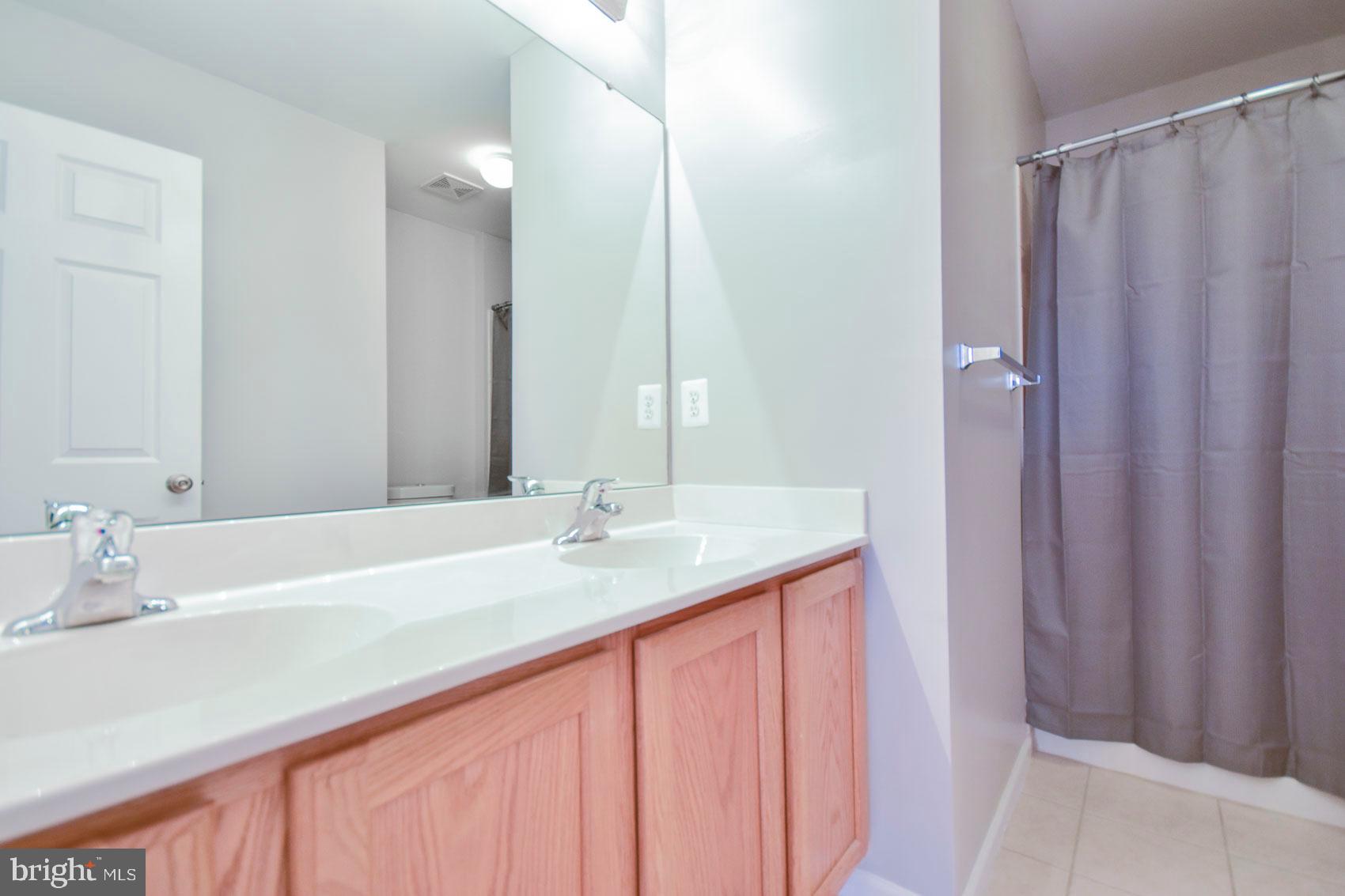 LAKELAND PLACE - Residential